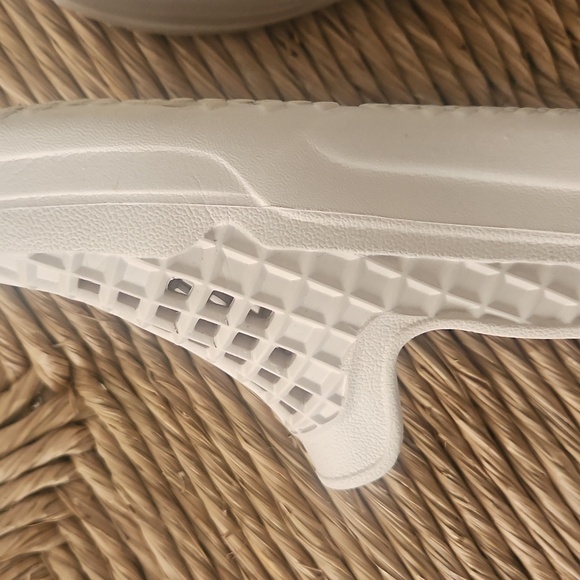 LUSSO CLOUD Scenario Comfort Slip-On - Unisex, Water Friendly, Size W - Picture 4 of 5